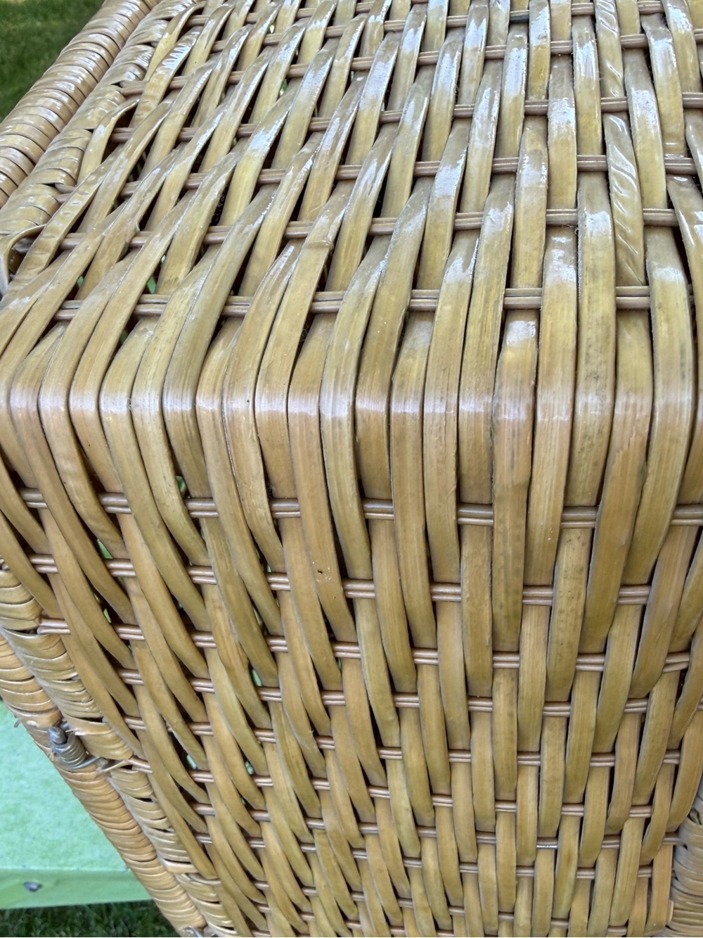 Woven Rattan Picnic Basket with Leather Straps Vintage 1970 with Red White Blue - Picture 6 of 12